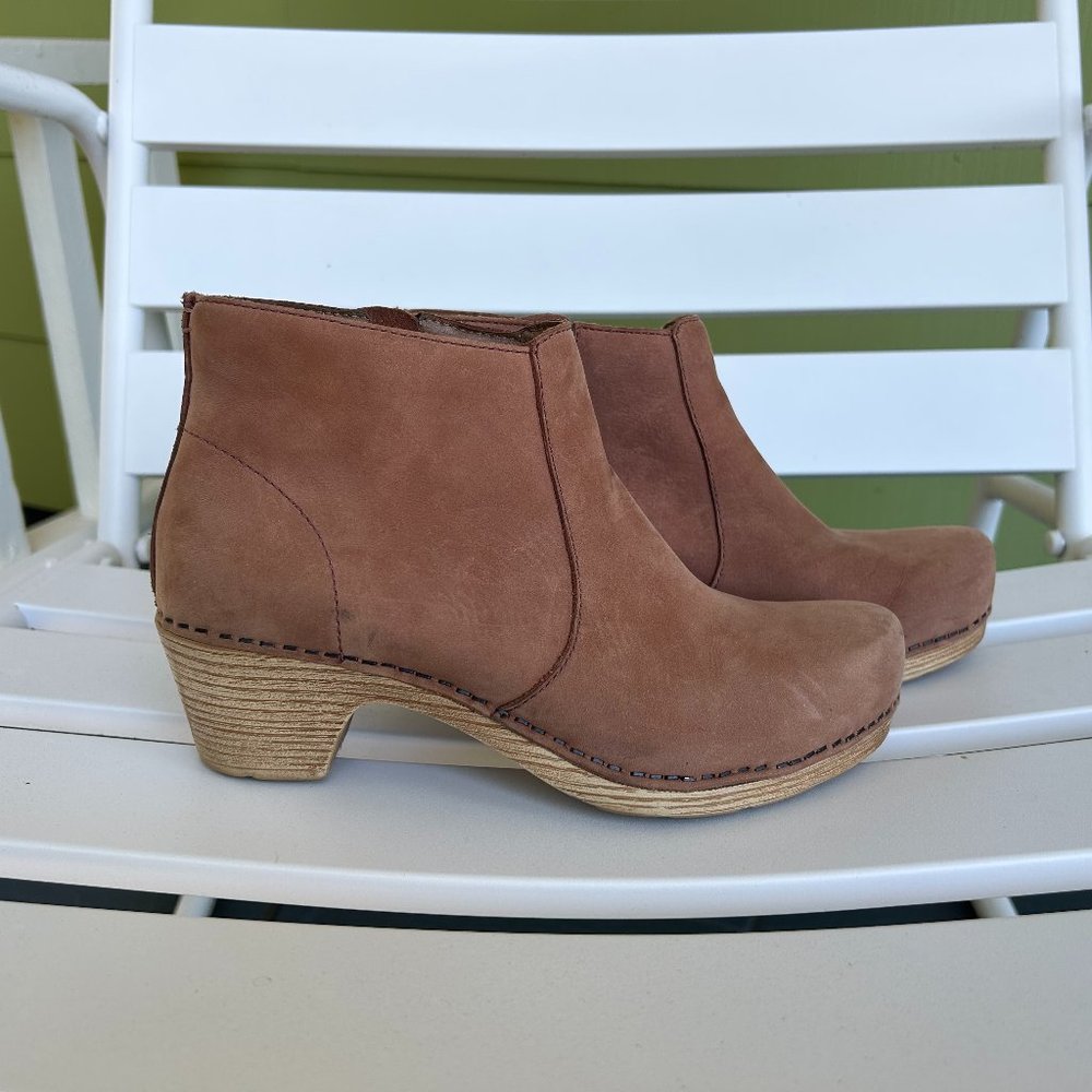 Dansko Women’s Maria Ankle Bootie in Dusty Rose Milled Nubuck